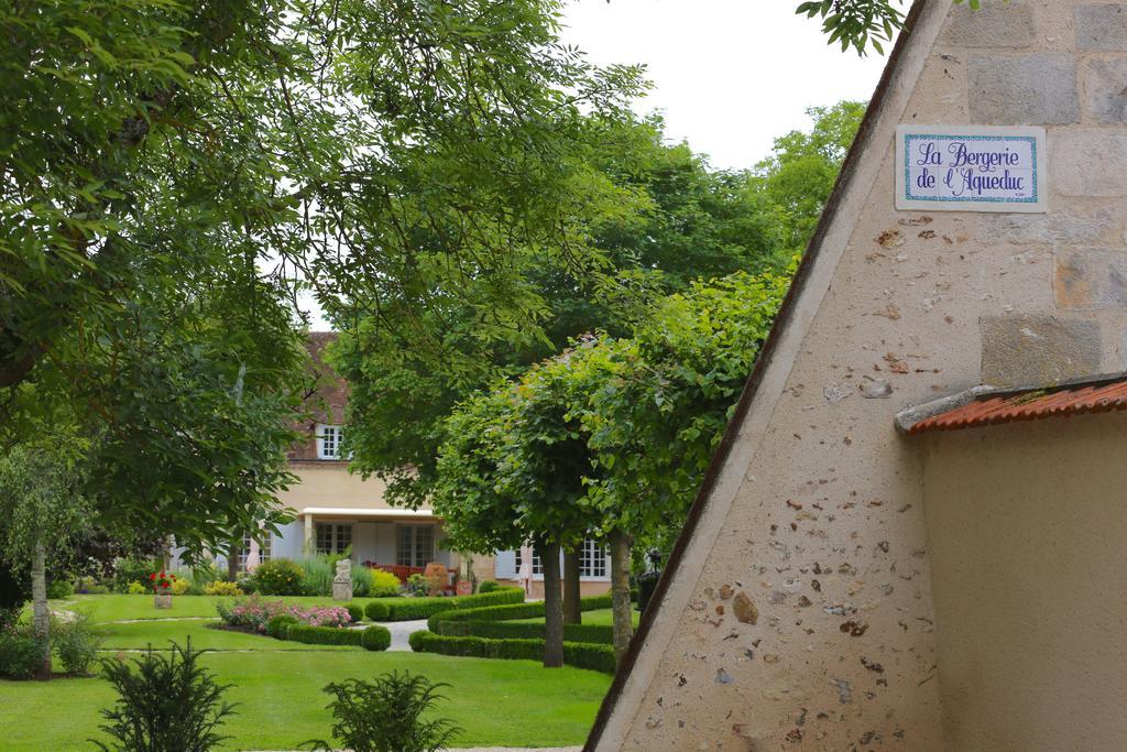 Houx Chambres D'Hotes La Bergerie De L'Aqueduc المظهر الخارجي الصورة